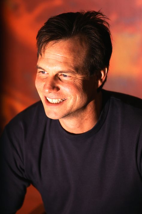 Bill Paxton (Photo by Kurt Krieger/Corbis via Getty Images) via @AOL_Lifestyle Read more: https://www.aol.com/article/entertainment/2017/02/26/actor-bill-paxton-dies-at-61-due-to-complications-from-surgery/21721993/?a_dgi=aolshare_pinterest#fullscreen People's Court, Bill Paxton, Cute Blonde Guys, Celebrities Who Died, Lost People, Big Smiles, Famous Actors, Hollywood Couples, Funny Animal Quotes