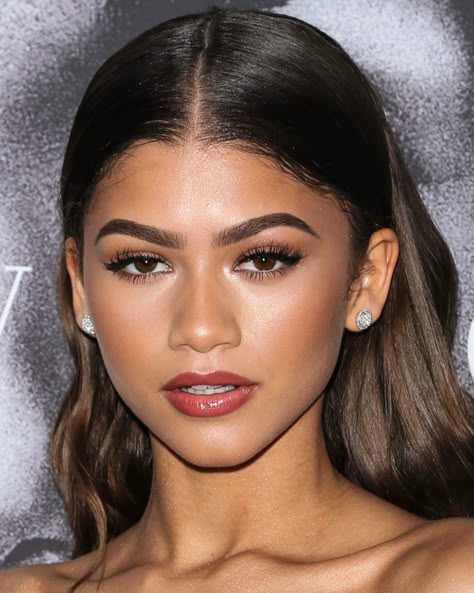 Zendaya Makeup, Estilo Zendaya, Photos Of Celebrities, Glam Wedding Makeup, Zendaya Outfits, Zendaya Style, Formal Makeup, Natural Glam, Zendaya Coleman