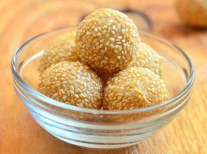 Easy Buchi Recipe | Panlasang Pinoy Recipes Buchi Recipe, Indonesian Sweets, Panlasang Pinoy Recipe, Dessert Sushi, Ayam Bakar, Indonesian Cuisine, Filipino Desserts, Sesame Seed, Filipino Dishes