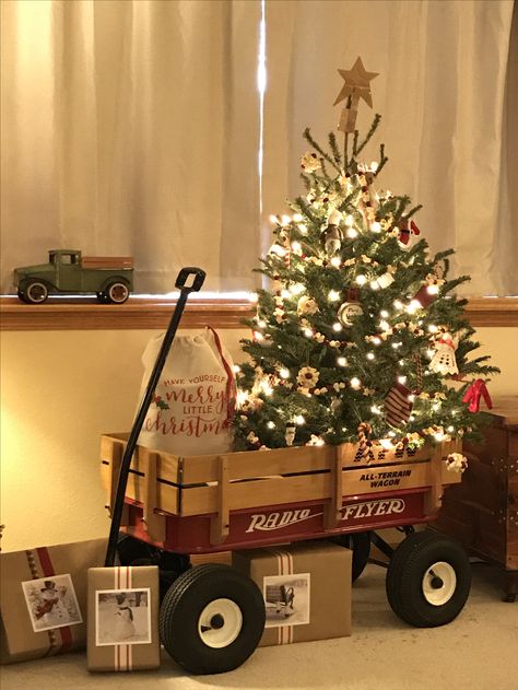 Christmas Tree In Wagon Radio Flyer, Radio Flyer Wagon Christmas Decor, Room Decor Tips, Country Christmas Decorations, Radio Flyer, Red Wagon, Christmas Porch Decor, Christmas Decorations Bedroom, Merry Christmas Sign