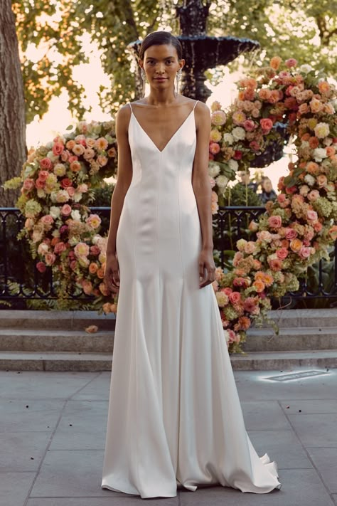 Rose Wedding Dress, Timeless Wedding Dress, Vogue Wedding, White Slip Dress, Minimalist Wedding Dresses, White Wedding Dress, Classic Wedding Dress, Lela Rose, Bridal Fashion Week