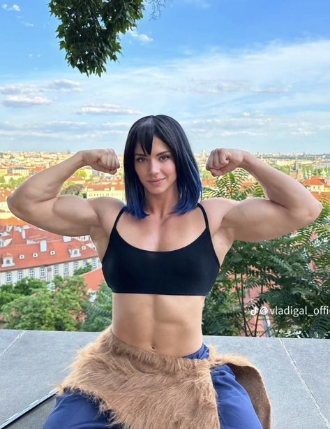 Everything hot, profound and amazing Female Bodybuilder, Popular Workouts, Crossfit Athletes, Back And Biceps, Lift And Carry, Body Building Women, Fitness Model, Bodybuilder, Height And Weight