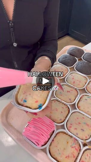 885K views · 22K reactions | All the sprinkles and the mini cake tins are linked in my amazon store front in my bio 🎃 #minicakes #hallowe | Lisa Stelly | Lisa Stelly · Original audio Halloween Mini Cakes In Tins, Halloween Mini Cakes Ideas, Halloween Mini Loaf Cakes, Fall Mini Cakes Ideas, Mini Halloween Cakes, Halloween Mini Cakes, Mini Cake Decorating, Cake Decorating Contest, Mini Cake Tins