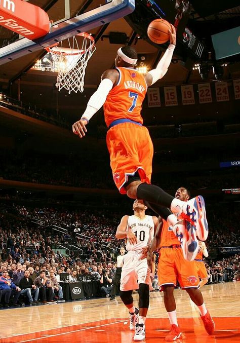 Dunk by Carmelo Anthony Nba Dunks, Syracuse Basketball, Dunk Contest, New York Basketball, Knicks Basketball, Ny Knicks, Hoop Dreams, Basketball Skills, Basketball Is Life