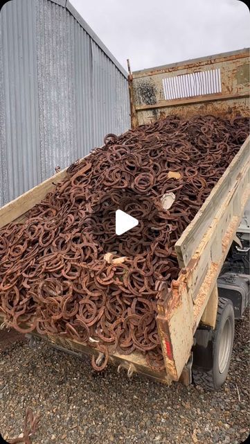 Jamie Thomas ⚒️ on Instagram: "You know what they say, ones man's trash is another man's treasure. Well give or take a couple of steps in between 😅🔥⚒️  There's roughly 6 metric tons of horse shoes in this pile that has been collected up over the last 20 years... and it'll probably keep me busy for the next 20 👌🏼  #sculpture #rustic #scrap #scrapart #recycle #upcycle" Outdoor Yard Ideas, Junk Metal Art, Metal Art Work, Recycled Metal Art, Recycled Art Projects, Horseshoe Crafts, Back Porch Ideas Decks, Horse Shoes, Wow Video