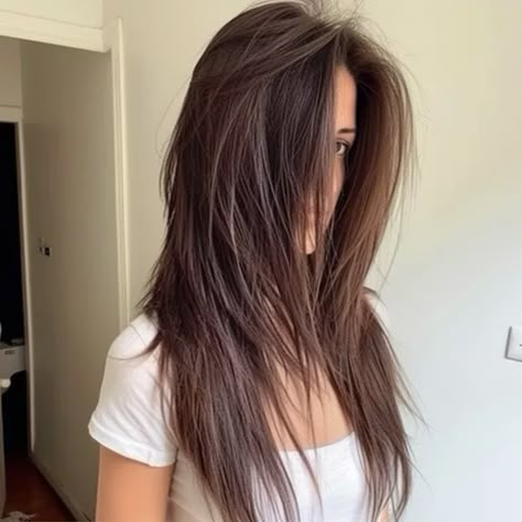 Razor Cut Long Layers Long Layered Hair Thinned Out, Layers To Thicken Hair, Thinned Out Ends Haircut, Choppy Haircuts Straight Hair, Long Razored Layers, Lots Of Layers Straight Hair, Messy Layers Straight Hair, Long Layered Razor Haircut, Low Maintenance Long Layered Haircut