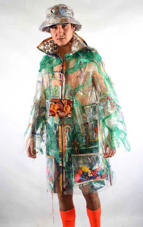 Clothes From Trash, Fashion Pollution, Eco Futurism Fashion, Plastic Fashion Recycled, Trash Fashion Recycled, Trash Clothes, Plastic Fashion, Recycled Materials Fashion, Trash Clothing