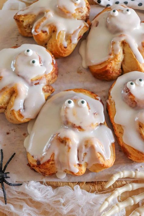 Cinnamon Roll Ghosts, Ghost Cinnamon Rolls, Cinnamon Roll Halloween, Cinnamon Roll Brains Halloween, Cinnamon Rolls Halloween, Halloween Cinammon Roll, Cinnamon Rolls From Scratch, Cinnamon Bun Recipe, Cinnamon Roll Casserole