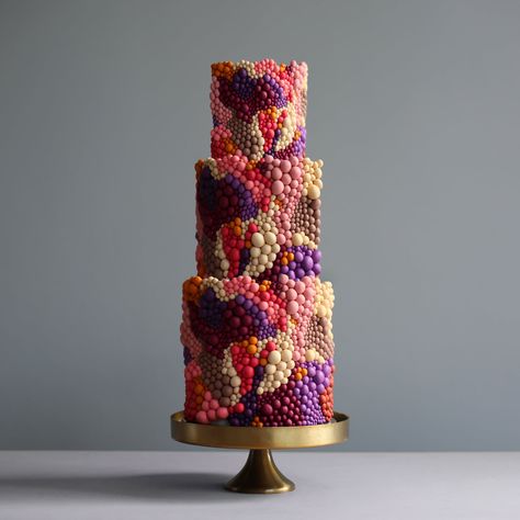 Sumptuous Cakes Designed by Tortik Annushka Emerge as Elegant, Sculptural Desserts | Colossal Cake Equipment, Trophy Ideas, Order Cake, Colossal Art, Fashion Cakes, Specialty Cakes, Köstliche Desserts, Cake Wedding, Pastry Shop