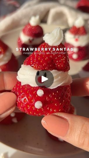 Strawberry Christmas Desserts, Santa Recipes, Red Frosting, Strawberry Christmas, Strawberry Santas, Vegan Apps, New Year Menu, Fruit Treats, Christmas Food Recipes