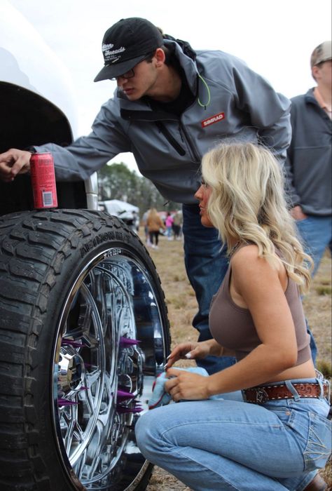 Truck Meet Outfits, Pictures With Boyfriends Truck, Cute Couple Pics With Truck, Leah Fish Truck, Leah Fish, County Couple Goals, Leah Fish Hair Feathers, Lazy Cute Outfits, Country Western Outfits