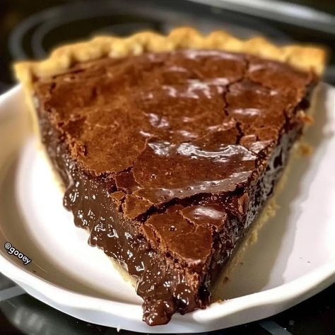 Indulge chocolate cravings fast with this easy fudgy brownie-textured Hot Fudge Pie made in just 30 minutes. Annie Campbell, Fudge Pie Recipe, Chocolate Chess Pie Recipe, Fudge Brownie Pie, Hot Fudge Pie, Chocolate Fudge Pie, Chess Pie Recipe, Heavenly Recipes, Brownie Pie