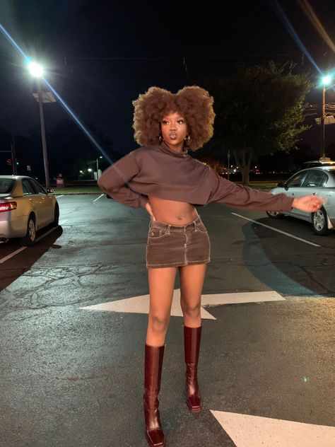 Brown Gogo Boots Outfit, Brown Mini Skirt Outfit, Outfit Claims, Brown Knee High Boots Outfit, Gogo Boots Outfit, Y2k Mini Skirt Outfit, Gogo Outfits, Brown Skirt Outfit, Platform Boots Outfit