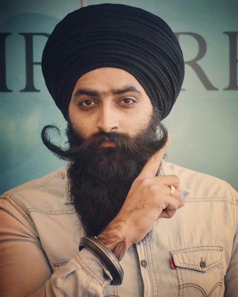 Punjabi Beard Styles For Men, Turban Style Punjabi, Men Turban, Mens Formal Outfits, Black Beards, Beard Styles For Men, Turban Style, Beauty Makeup Tips, Stylish Mens Outfits