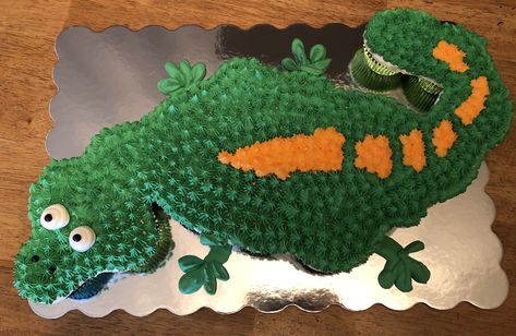 Lizard Pull-apart Cupcakes Dinosaur Cupcake Cake, Cupcake Pull Apart Cake, Dinosaur Birthday Party Food, Dinasour Birthday, Novelty Cupcakes, Cupcake Pull Apart, Dinosaur Cupcake, Dinosaur Birthday Theme, Pull Apart Cake