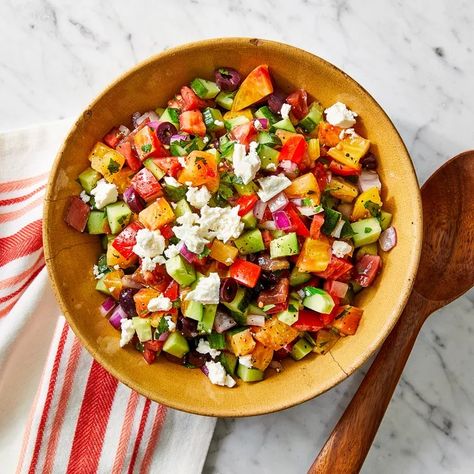 Chopped Salad with Tomatoes, Cucumber, Red Onion & Kalamata Olives Quick Salad Recipes, Quick Salads, Creamy Cucumber Salad, Summer Salad Recipes, Healthy Eating For Kids, Kalamata Olives, Easy Salad Recipes, Chopped Salad, Summer Salad