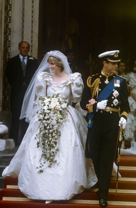 Princess Diana Wedding Dress, Charles And Diana Wedding, Diana Wedding Dress, Princess Diana Wedding, Prins William, Prinz Charles, Diana Wedding, Princess Diana Fashion, Prins Harry