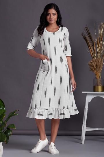 Cotton Dress Pattern, Simple Frock Design, Cotton Short Dresses, Long Gown Design, Casual Frocks, Simple Frocks, Simple Kurta Designs, Frock Patterns, Designer Kurti Patterns