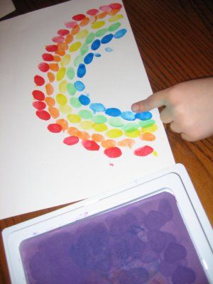 fingerprint rainbow Easy Finger Painting Ideas, Painting Ideas For Adults, Finger Painting Ideas, Rainbow Crafts Preschool, Thumbprint Crafts, Fingerprint Crafts, Rainbow Craft, Preschool Craft, Rainbow Crafts