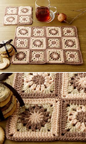 crochet-table-set Crocheted Placemats, Crochet Placemats, Crochet Symbols, Crocheted Blanket, Bantal Sofa, Crochet Blocks, Crochet Kitchen, Granny Squares Pattern, Crochet Motifs