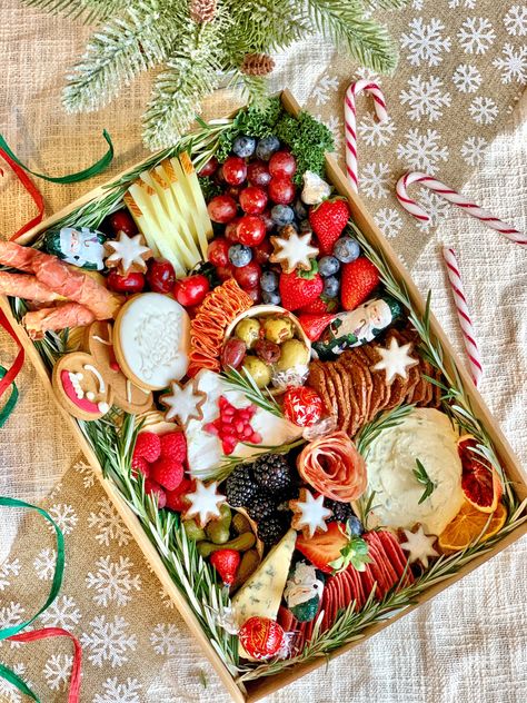 Beautiful Antipasto Christmas Grazing Box. The perfect gift to bring to a Christmas lunch or a showpiece for the Christmas table. Order yours now for delivery up to Christmas Eve 🎄. 2 sizes avalable 🎅🏼 Grazing Christmas Table, Christmas Themed Platters, Christmas Bring A Board, Bring A Board Christmas, Christmas Charcuterie Gift Boxes, Christmas Picnic Food, Christmas Starter Platter, Christmas Graze Board, Christmas Charcuterie Box Ideas