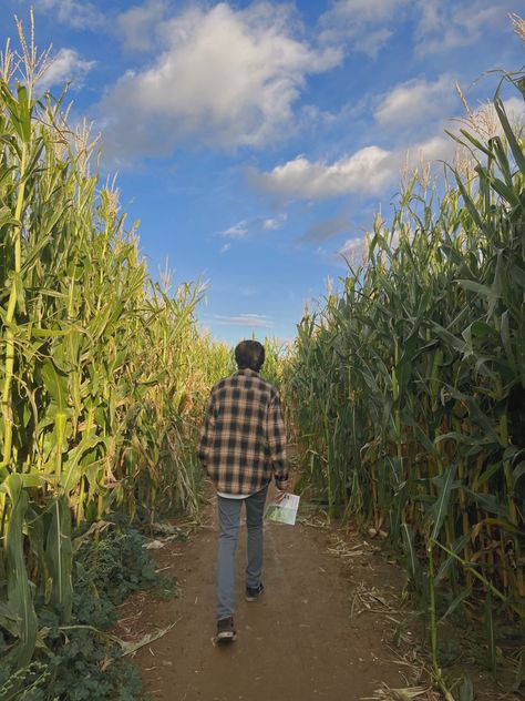 Pumpkin patch, blue skys, boyfriend, walking, boyfriend walking, aesthetic, corn, corn maze, corn maze aesthetic, love #pumpkinpatch #cornmaze #aesthetic #october #halloween #fall #boyfriend October ideas #datenight #datenightideas #dateideas #cutedatenight #cutedateideas Hayride Aesthetic, Farm Boy Aesthetic, Corn Maze Aesthetic, Pumpkin Patch Picture Ideas, Maze Aesthetic, Fall Boyfriend, Aesthetic October, Walking Aesthetic, Blue Skys