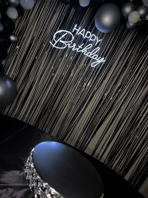 All White Birthday Decorations, Black Aesthetic Birthday Party, Black Theme Bday Party, Silver Birthday Party Aesthetic, All Black Sweet 16, All Black Festa, 18th Birthday Black Theme, Black Bday Decorations, 18th Birthday Party Ideas Black