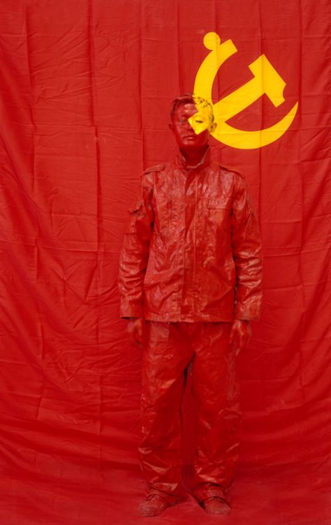 Liu Bolin, Activism Art, Chinese Flag, Asian Sculptures, Chinese Contemporary Art, Contemporary Fine Art, Famous Art, Art Of Living, Box Art