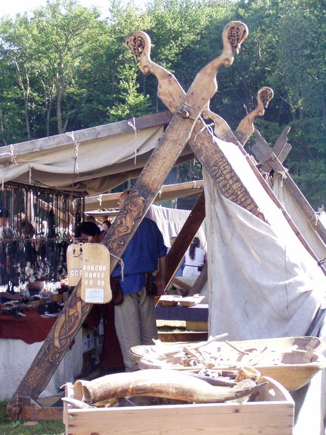 Viking Camping, Vender Booth Ideas, Viking Garden, Viking Market, Pit House, Viking Tent, Sca Camping, Viking Camp, Larp Props