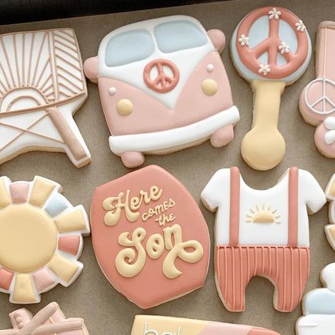 Nicole Phelps on Instagram: "Groovy baby shower ☮️🍼☀️ Lots of inspo from the amazing @maddiescookieco 🧡 . . . . . . . . . . . . . . . . . . . . . . #sandiegocookies #cookiesofinstagram #cookies #sandiegobakersclub #sandiego #following #babyshowerideas #cookiedecorating #bakersofig #sweet #groovycookies #food #foodie #partyideas #partyplanner #groovybabyshower #babyshower #cookiedecorating #foodnetwork #herecomestheson #trending #cute #love #delicious #like #picoftheday #dessert #babyshowercook Groovy Gender Reveal, Hippie Baby Shower Ideas Girl, Retro Baby Shower Theme, Groovy Baby Shower Cake, Hippie Baby Shower Ideas, Groovy Baby Shower Theme, Disco Baby Shower Ideas, Groovy One Cookies Decorated, Retro Baby Shower Ideas