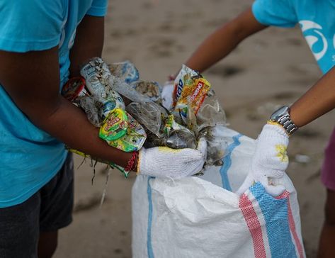 This #WorldCleanUpDay, let's take a stand for our planet! 🌎 Learn about the global drive for responsible waste disposal. Like this determined eco-warrior, we can all contribute to a cleaner, healthier world 💪. Your actions matter! #EcoAction #CleanUp #NoMoreLitter #ResponsibleConsumption #GreenWarrior 🍃 Plastic Pollution Facts, Clean Up Day, Beach Clean Up, Professional House Cleaning, Ocean Pollution, Eco Warrior, Clean Beach, Clean Environment, House Cleaning Services