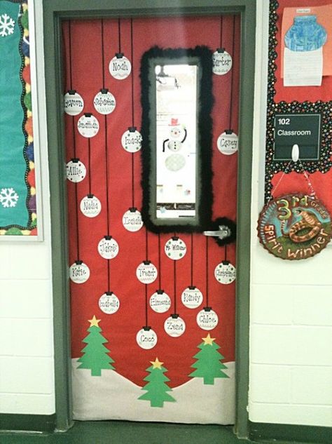 53 Classroom Door Decoration Projects for Teachers - Big DIY IDeas Winter Classroom Door, Preschool Door, Diy Christmas Door Decorations, Classroom Christmas Decorations, Diy Christmas Door, Christmas Classroom Door, Christmas Door Decoration, Christmas Bulletin, Winter Classroom