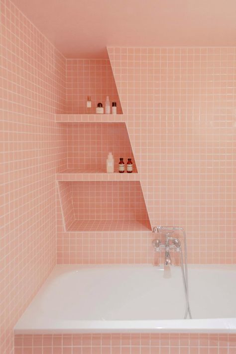 Modern Pink Bathroom, 80s Bathroom, Monochromatic Bathroom, Colourful Bathroom, Bathroom Decor Colors, Deco Bathroom, Vogue Living, Bathroom Windows, Up House