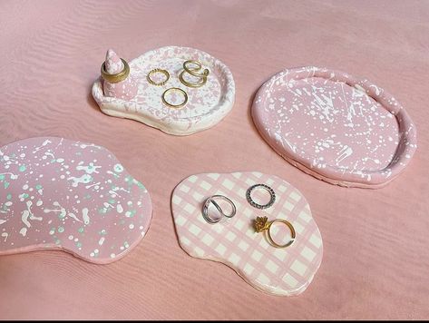 Clay Plates Aesthetic, Clay Moulding, Tanah Liat, Clay Diy Projects, Clay Crafts Air Dry, Polymer Crafts, Pottery Crafts, Ceramics Pottery Art, Cute Clay