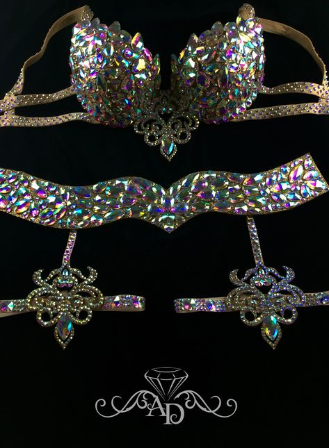 Thigh Jewelry, Diy Rhinestone Crafts, Dancer Legs, Outfit Dance, Dancer Necklace, Belly Dance Dress, Ballroom Costumes, Belly Dance Outfit, Dance Outfit