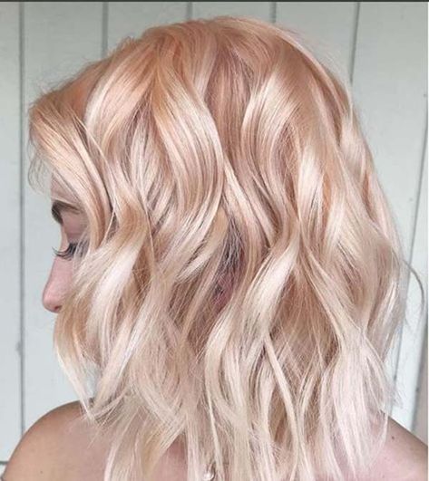 10 Hair Color Ideas for Falls and beyond 2018-2019 - Page 2 of 2 - Inspired Beauty Champagne Blonde Hair, Strawberry Blonde Hair Color, Fall Hair Color Trends, Peach Hair, Strawberry Blonde Hair, Ombre Hair Color, Pastel Hair, New Hair Colors, Fall Hair Color