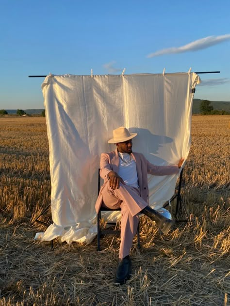 Field Backdrop Photoshoot, Outdoor Photoshoot With Backdrop, Grass Photoshoot Ideas Men, Field Photoshoot Men, Grass Field Photoshoot, Open Field Photoshoot, Door Photoshoot, Conceptual Photoshoot, Church Photoshoot