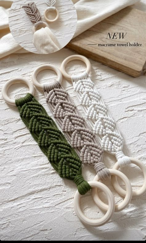 Macrame Towel Hanger, Macrame Towel Holder, Simpul Makrame, Boho Kitchen Decor, Macrame Plant Hanger Patterns, Makramee Diy, Macrame Knots Pattern, Macrame Wall Hanging Patterns, Macrame Curtain