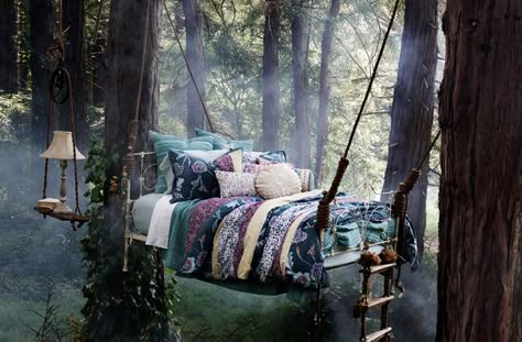 In this treehouse bed. | Community Post: 44 Amazing Places You Wish You Could Nap Right Now Tree Bed, Porch Swing Bed, Interior Boho, Hanging Bed, Bed Swing, Diy Chair, Swinging Chair, Porch Swing, My New Room