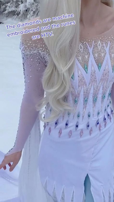 Disney Princess Cosplay Diy, Frozen Inspired Outfits, Princess Inspired Outfits, Up Disney, Frozen Elsa Dress, Elsa Cosplay, Disney Dress Up, Disney Dress, Frozen Costume