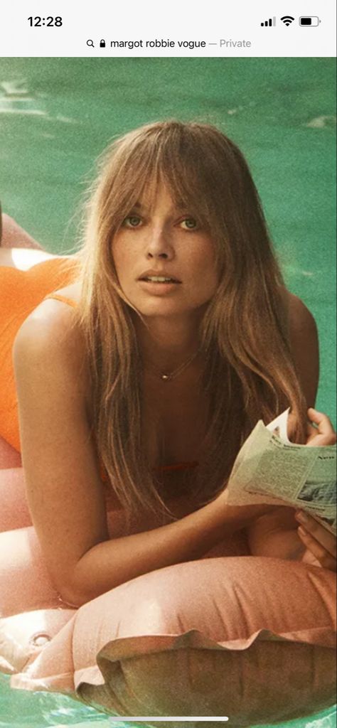 70s Haircuts, Margot Robbie Hair, 1970 Style, Jennifer Aniston Hair, Blonde Bangs, 70s Hair, Fringe Bangs, French Hair, Fringe Hairstyles