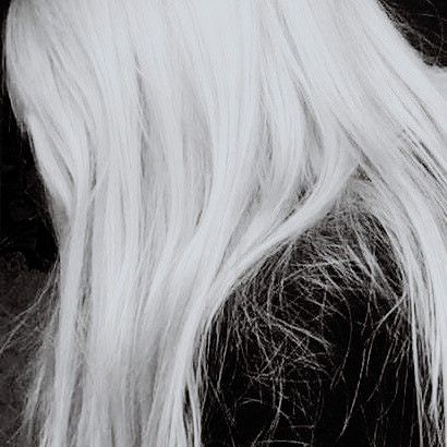 Long White Hair Aesthetic, White Hair Aesthetic, Hair Aesthetic Faceless, Wire Crown, Hair Pale Skin, Marie Lu, Long White Hair, Faceless Men, Targaryen Aesthetic