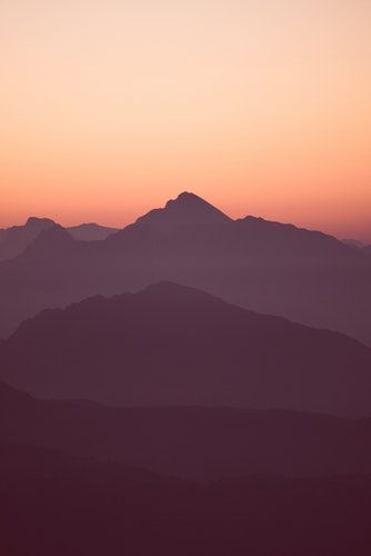 silhouette photography of mountain Mountain Silhouette Painting, Adirondack Art, Photos For Tiktok, Sky Silhouette, Cowboy Song, Emotional Landscape, Best Nature Photos, Landscape Silhouette, Dark Mountains