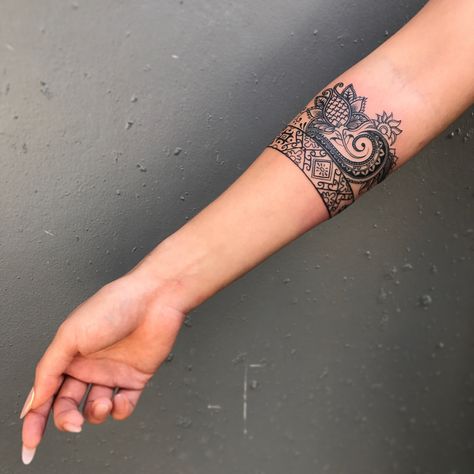 568 Likes, 16 Comments - Artful Ink Bali Tattoo Studio (@artfulinkbali) on Instagram: “Batik armband & Balinese ornament design by @aidovich88 || tattoo for traveller @myfriendcassie ||…” Tattoo Batik, Tattoo Balinese, Indonesian Tattoo, Balinese Tattoo, Bali Tattoo, Meaningful Wrist Tattoos, Forearm Band Tattoos, Band Tattoo Designs, Armband Tattoo Design