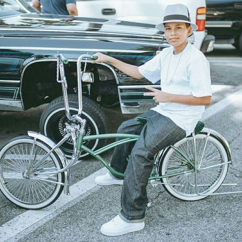 Lowrider Bikes, Lowrider Bicycle, Gangster Style, Estilo Cholo, Cholo Style, Low Rider Girls, Straight Outta Compton, Lowrider Bike, Bobber Bikes