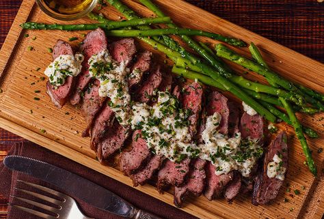 Cheap Steak, Steak With Blue Cheese, Broiled Steak, Gorgonzola Sauce, Grilled Ribeye, Blue Cheese Sauce, Marinated Steak, Cooking On A Budget, Steak Dinner