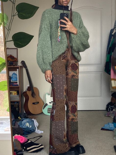 Boho Oversized Outfit, Groovy Winter Outfits, New Age Aesthetic Outfit, Cold Boho Outfits, Fun Fall Outfits For Women, Earthy Girl Winter Outfits, Boho Sweater Outfit, Boho Cold Weather Outfits, Nonbinary Femme Fashion