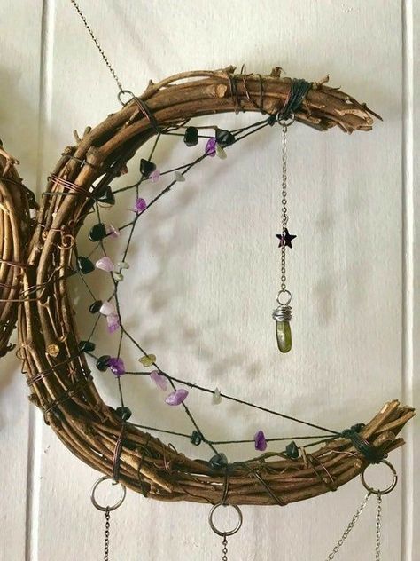 Triple Moon Wreath, Triple Goddess Symbol, Maiden Mother And Crone, Atrapasueños Diy, Moon Wreath, Goddess Symbol, The Triple Goddess, Waning Moon, Moon Dreamcatcher