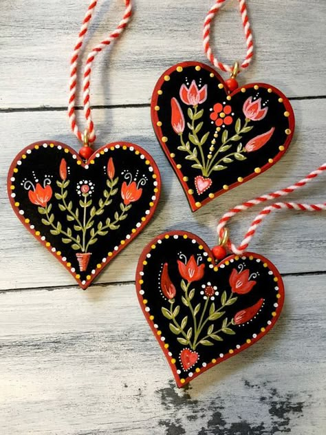 Folk Art Christmas Tree, Folk Art Ornament, Folk Art Christmas, Art Christmas Tree, Norwegian Rosemaling, Art Ornaments, National Flower, Folk Art Flowers, Painted Hearts