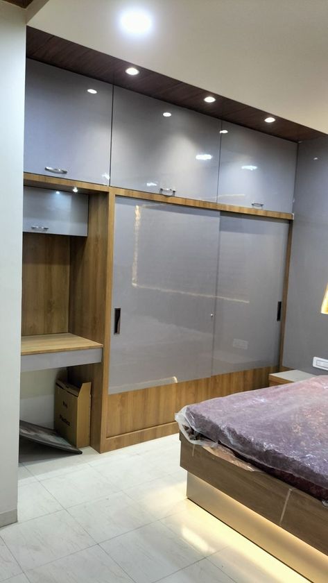 Morden Wardrobe Designs, Walldraw Design Bedroom, Glossy Wardrobe Designs, Wardrobe Laminate Color Combination, Latest Cupboard Designs, बेडरूम डिजाइन, Wardrobe Laminate, Wardrobe Laminate Design, Bedroom Wardrobe Ideas